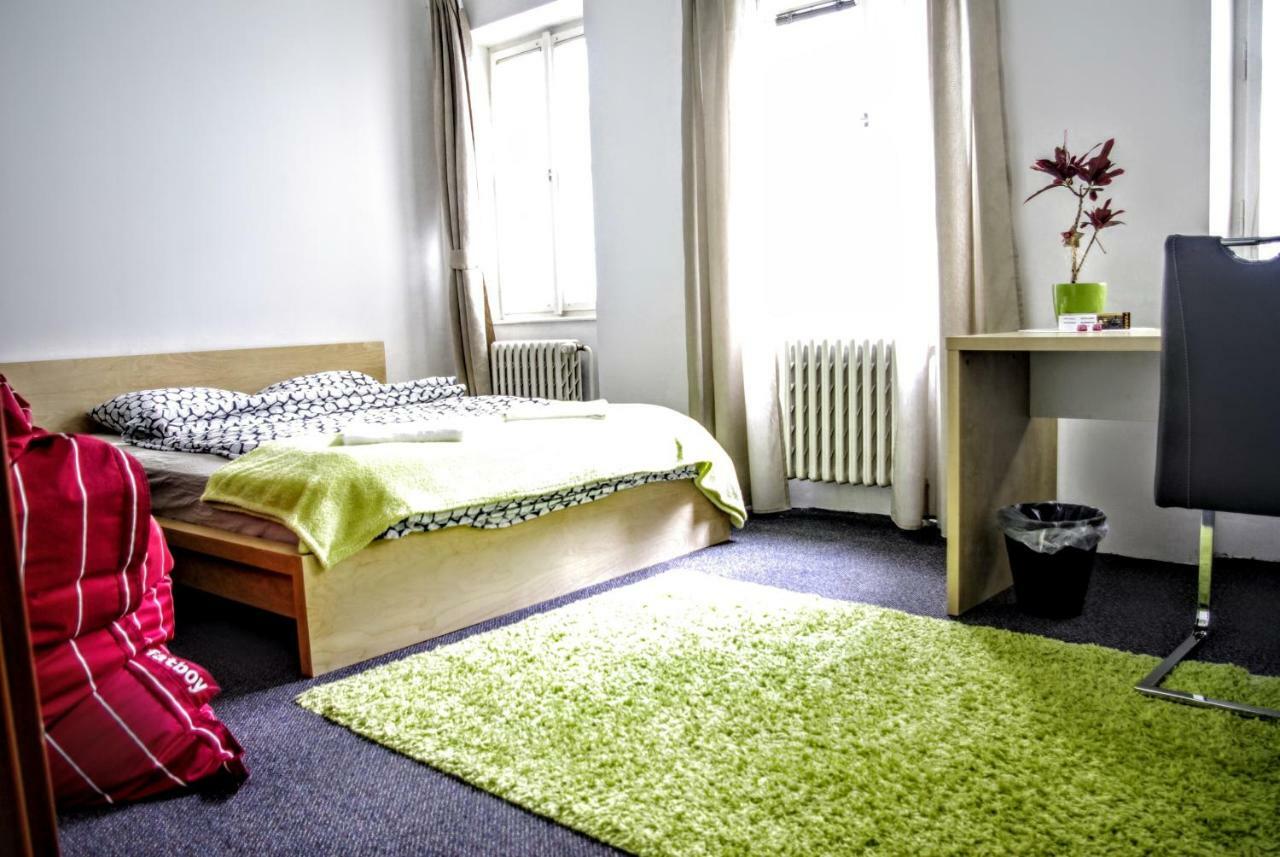 Quiet Courtyard Apartment Prag Exterior foto