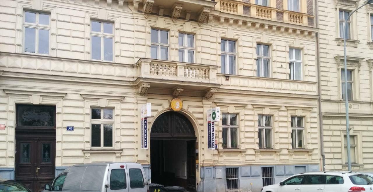 Quiet Courtyard Apartment Prag Exterior foto